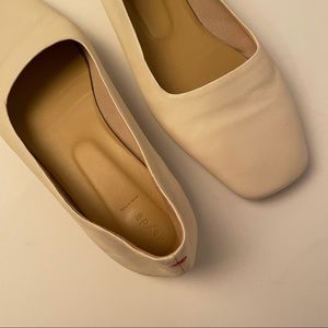 Aeyde Gina Creame soft leather flats. Size 38.5